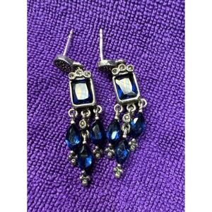 STUNNING!  Earrings Silver with Dark‎ Blue Gemstone